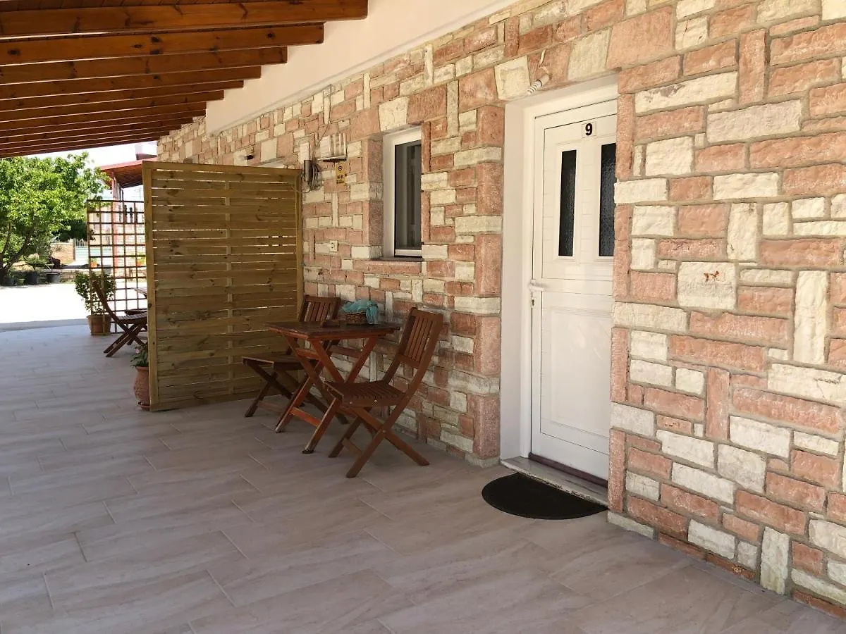 Yard Apartments - By Hotel Ronaldo Ksamil