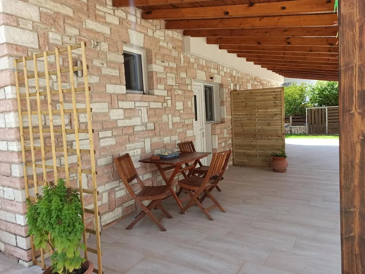Yard Apartments - By Hotel Ronaldo Ksamil