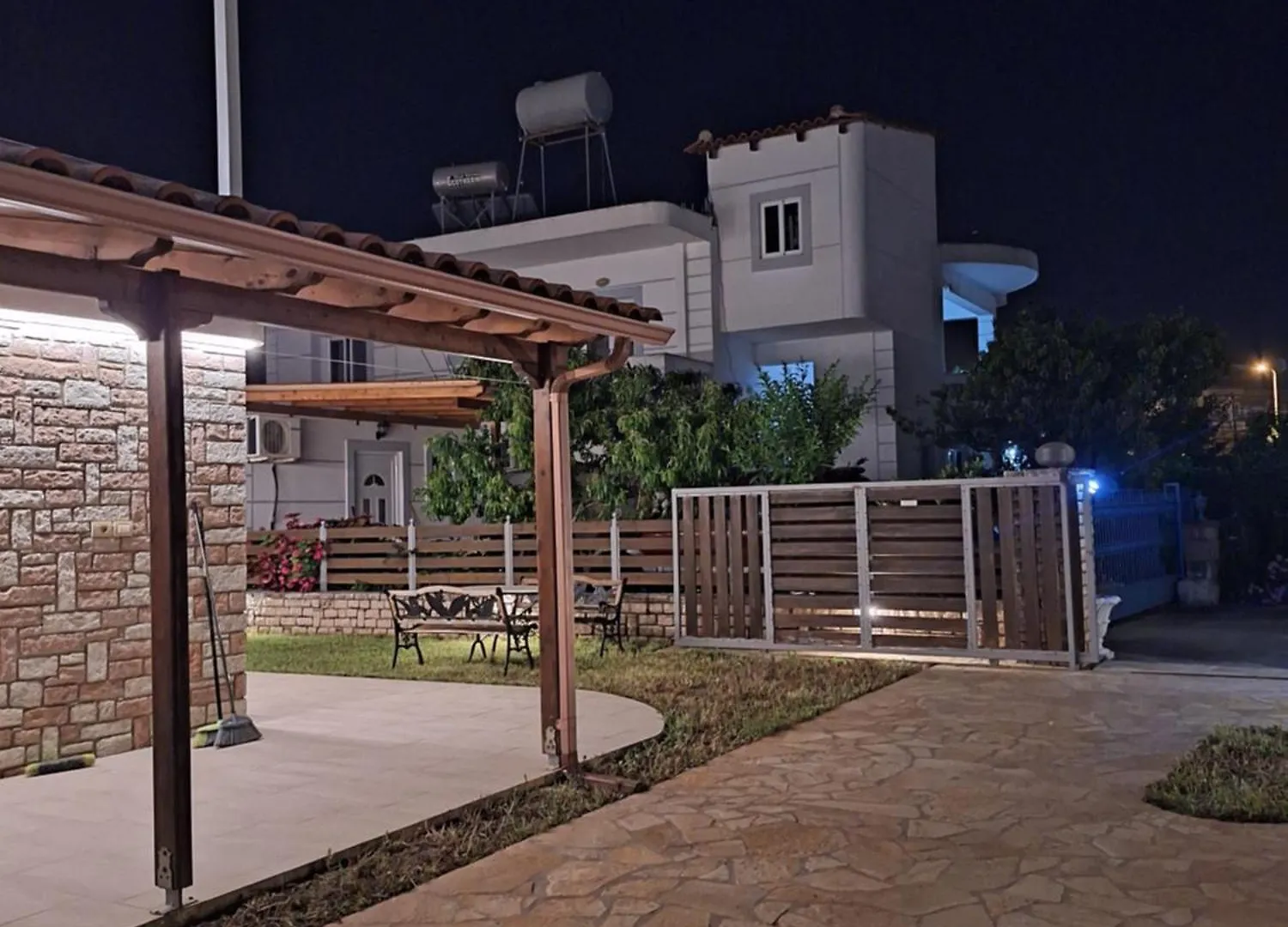 Yard Apartments - By Hotel Ronaldo Ksamil