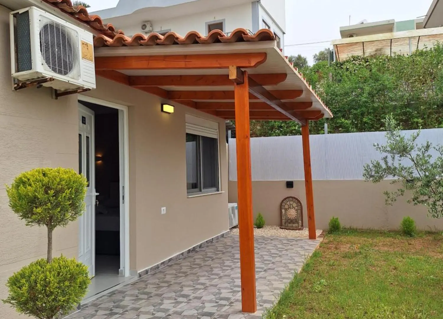 Yard Apartments - By Hotel Ronaldo Ksamil