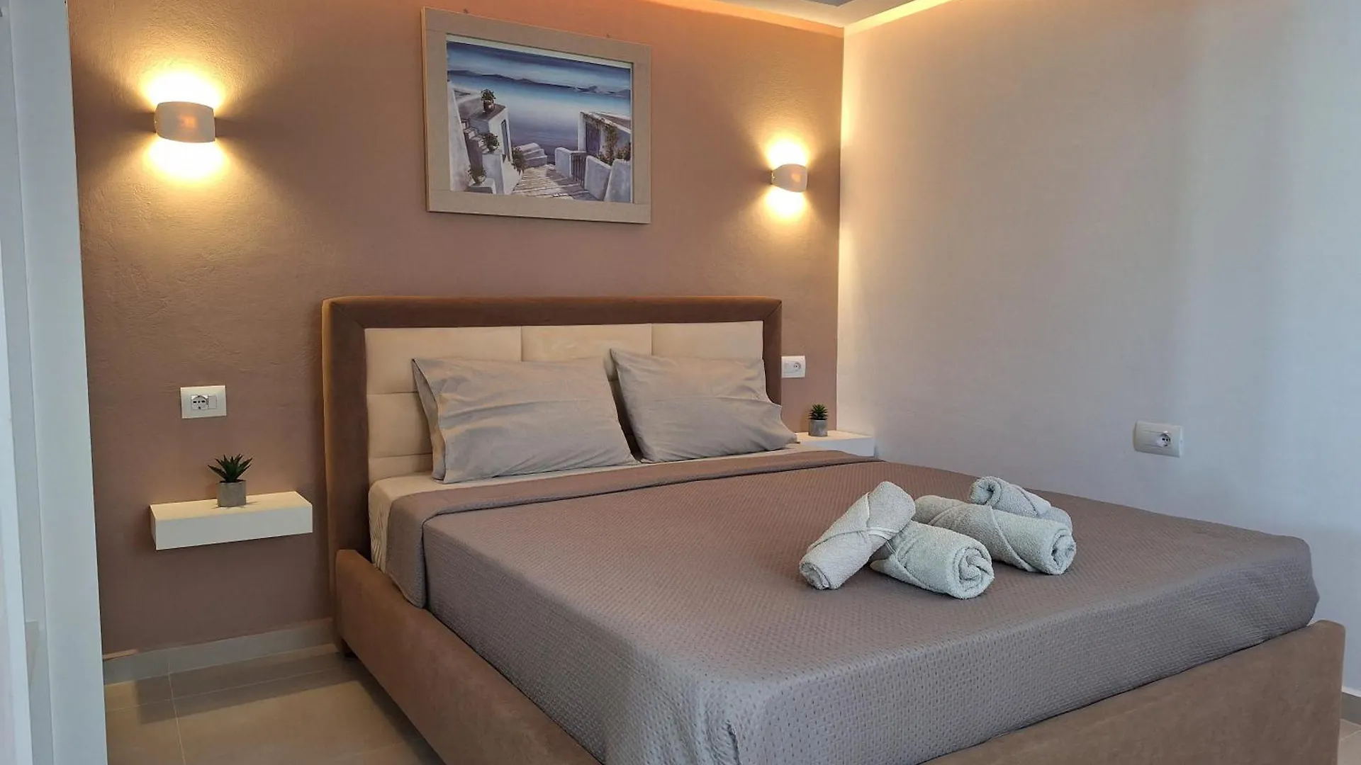 Yard Apartments - By Hotel Ronaldo Ksamil