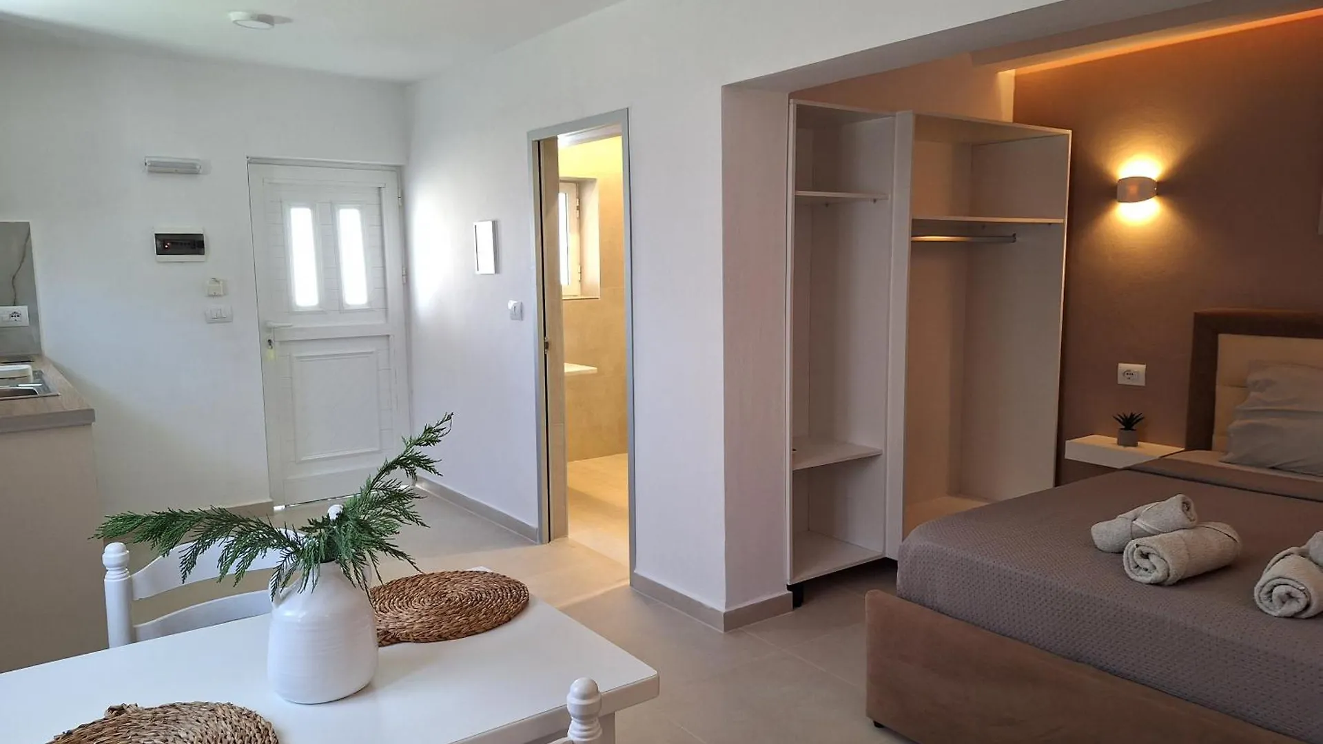 Yard Apartments - By Hotel Ronaldo Ksamil