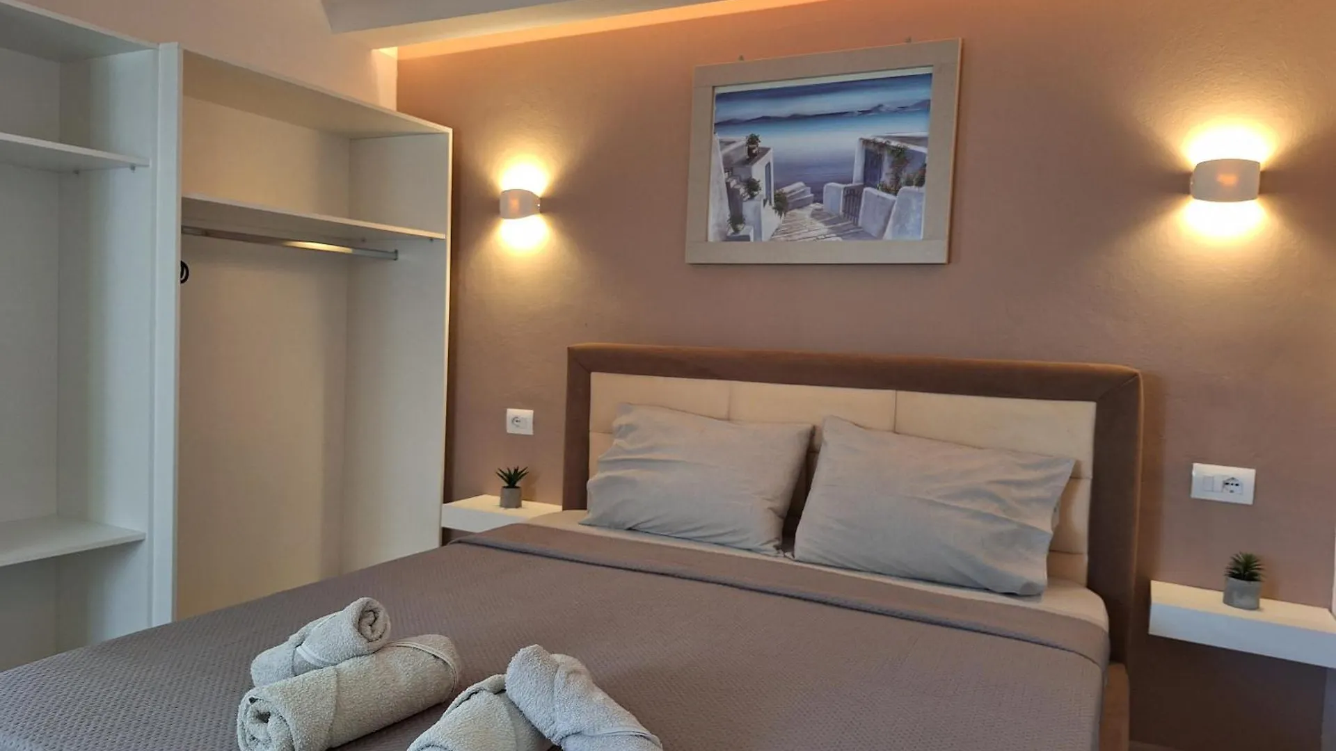 Yard Apartments - By Hotel Ronaldo Ksamil