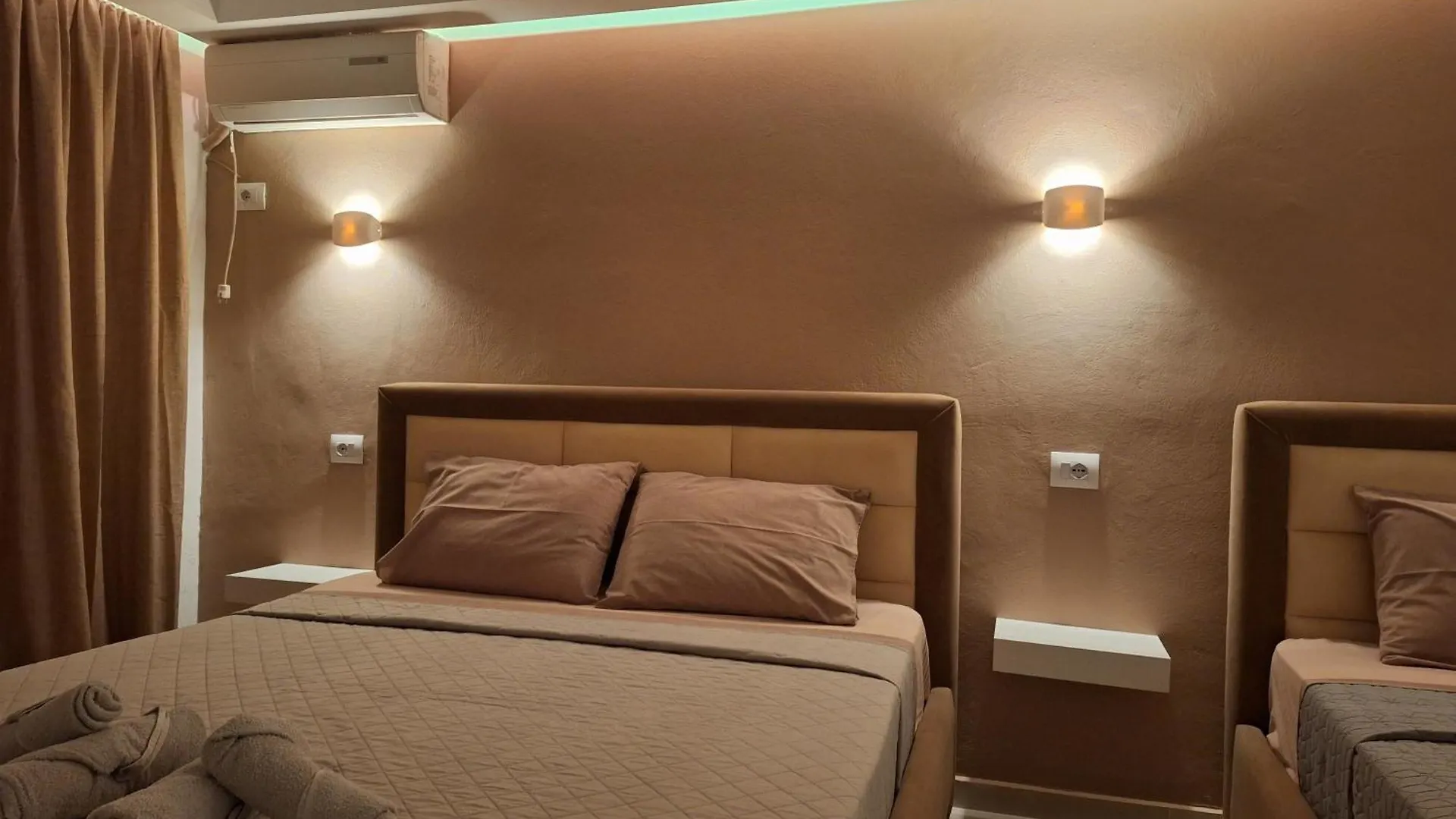 Yard Apartments - By Hotel Ronaldo Ksamil