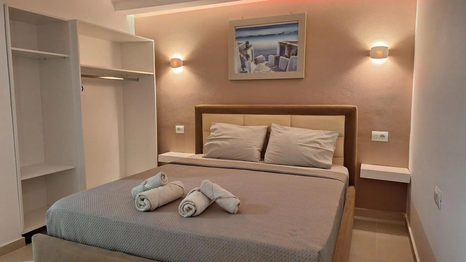 Yard Apartments - By Hotel Ronaldo Ksamil